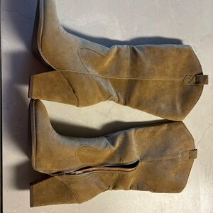 Never worn Cow girl boots!